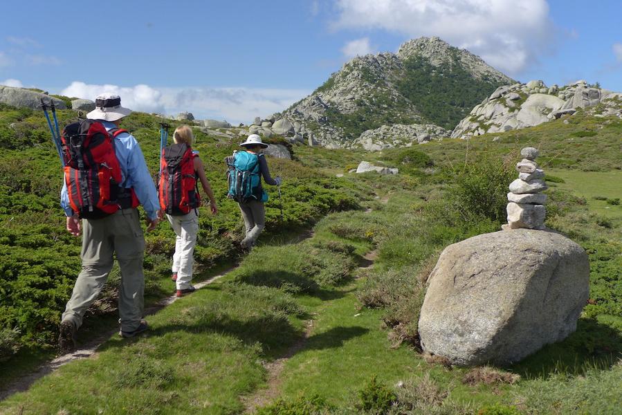Séjour de yoga en Corse : avantages et lieux incontournables pour une retraite réussie !